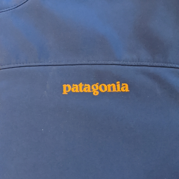 Awesome light weight patagonia jacket. - Picture 5 of 6